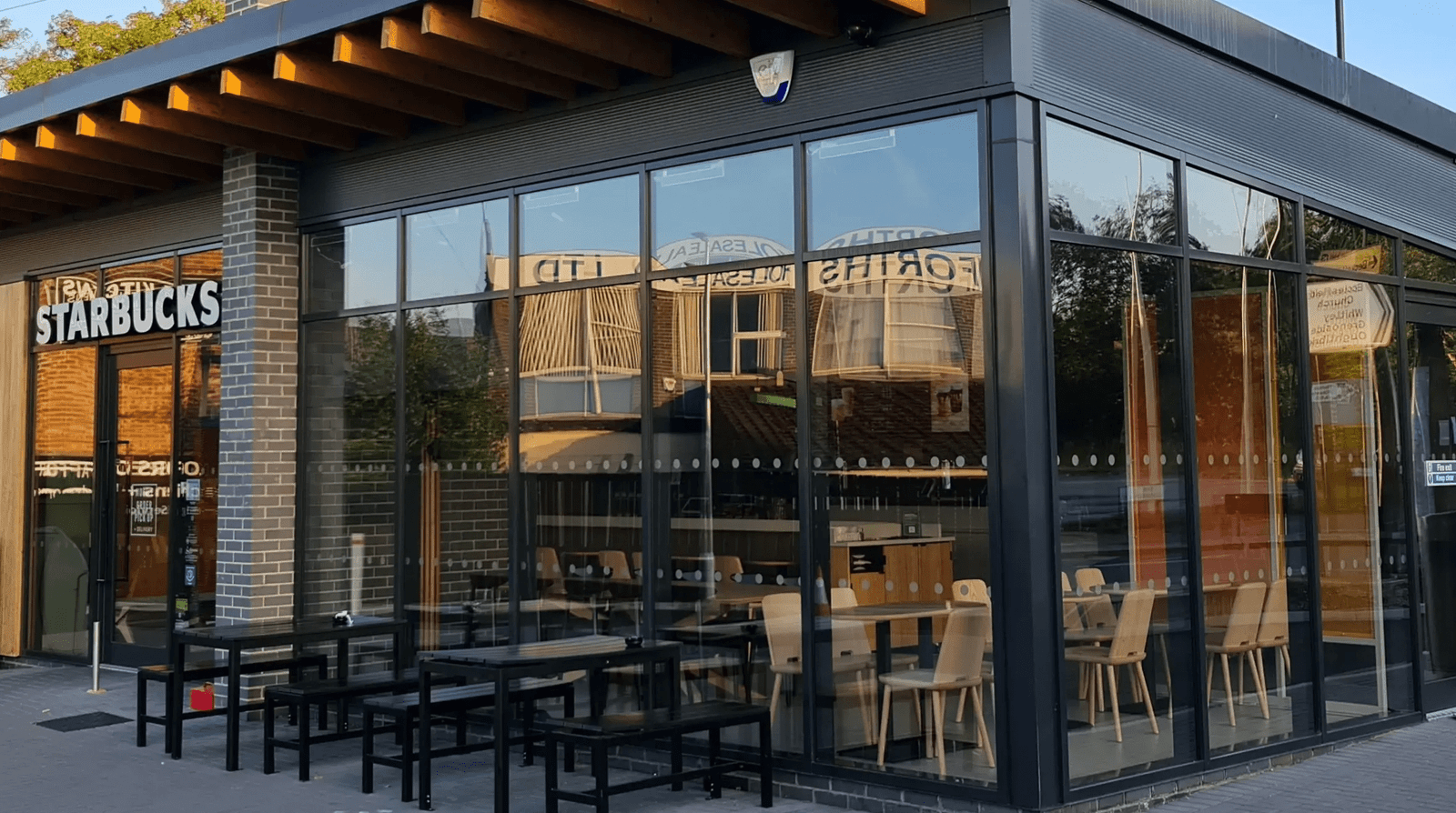 Aluminum Shop Front: A Symphony of Contemporary Grace