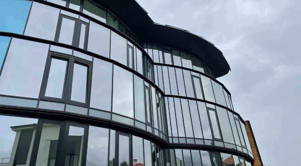 Flat Glass Guide: Types, Uses & Benefits of Tempered